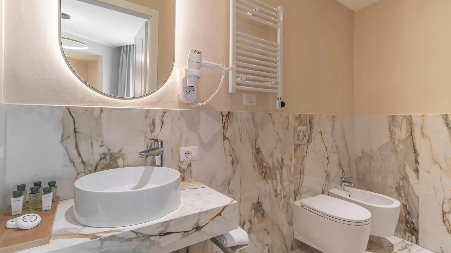 Trevi Imperial Suite 1 Rome 0*,  Italy